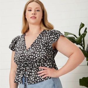 Black and White Ditsy Floral Print Cropped Blouse NWOT